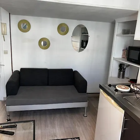 Pretty Montmartre Apartment Paris