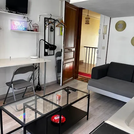 Pretty Montmartre Apartment Paris